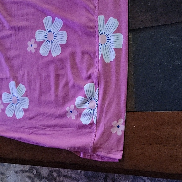 Size large bright pink with large white flowers long tunic tank top - Picture 2 of 2